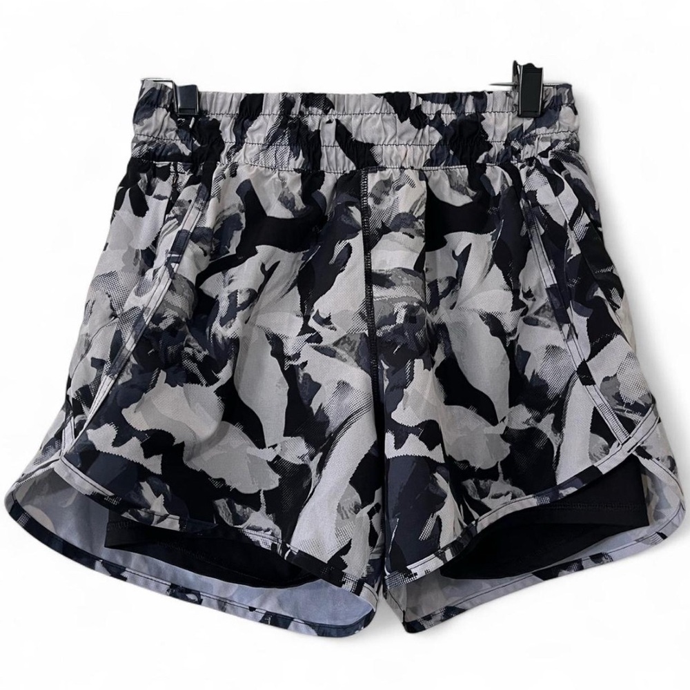Women’s Small Avia 2 in 1 Black Gray White Floral Camo Athletic Running Shorts - Picture 9 of 9